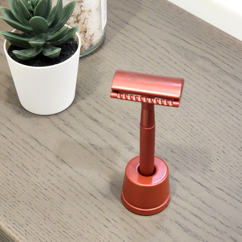 Bold safety razors with personality. Scarlet red, copper handle, zinc alloy head