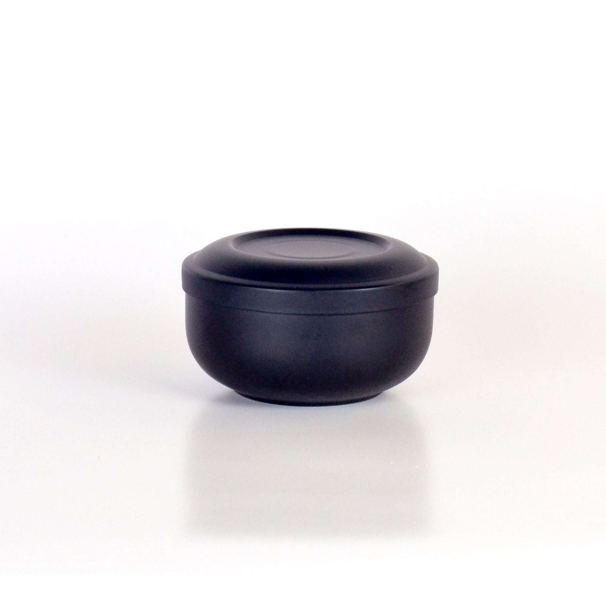 Classic stainless steel shaving bowl in matte black with snug lid